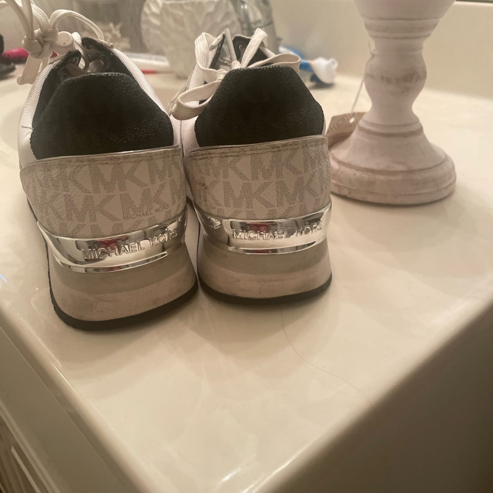 Like new Michael Kors sneakers - Picture 3 of 3